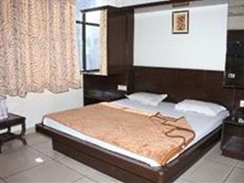 Hotel Surya Plaza New Delhi
